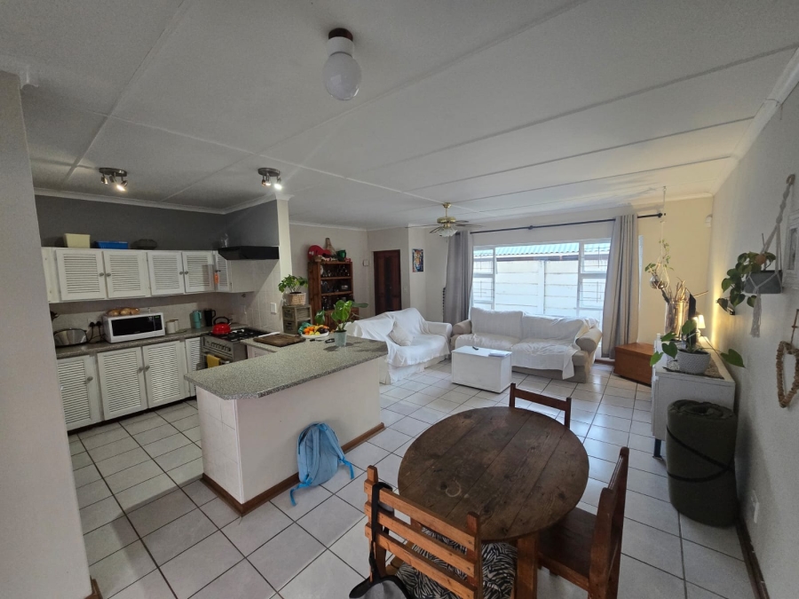 To Let 3 Bedroom Property for Rent in Sunrise On Sea Eastern Cape